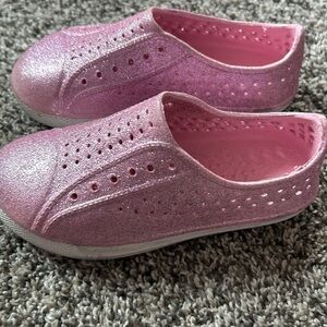 9/10 girls Sparkle Pink Water shoes